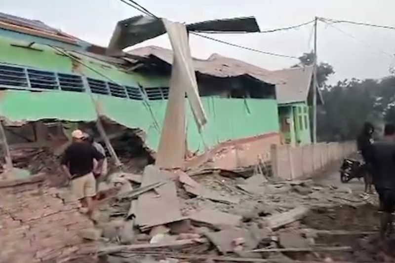 Gunung Lewotobi Laki-laki erupsi, 6 orang meninggal