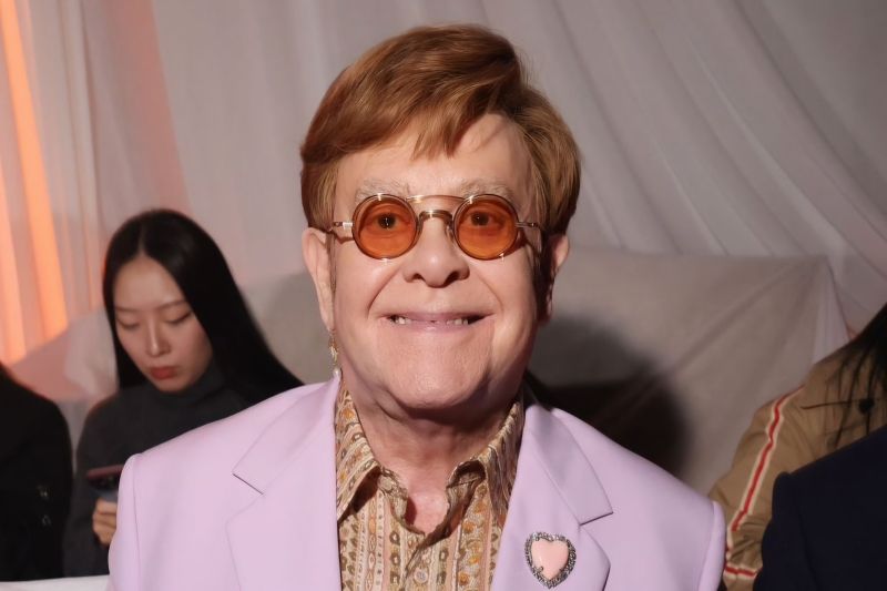 Elton John mengaku kehilangan penglihatan 