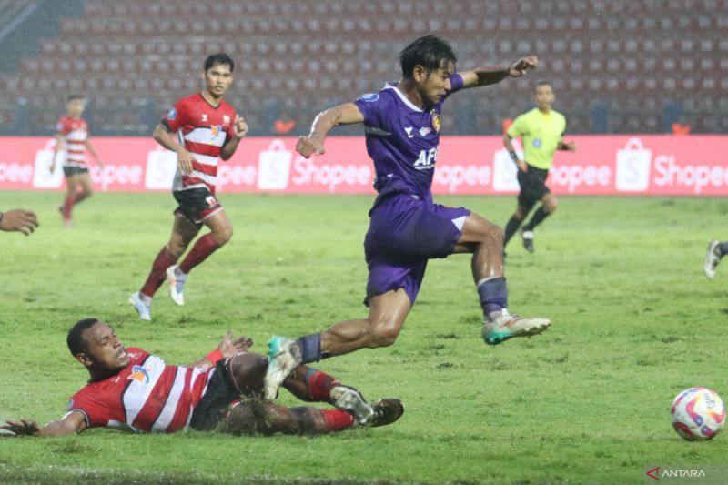 MADURA UNITED UMUMKAN LEPAS BEK ASING CHRISTIAN RONTINI PERSIK KEDIRI MENANG ATAS MADURA UNITED FC 06122024 PF 3 1