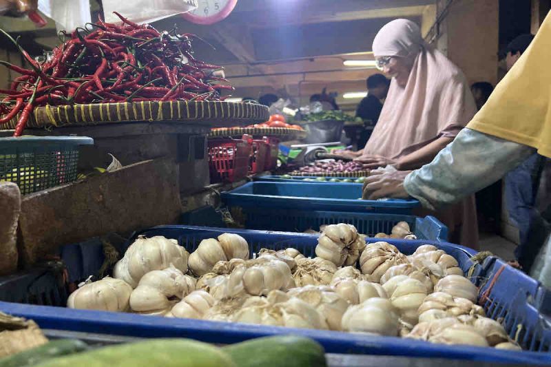 Harga pangan Sabtu, bawang putih naik Rp1.300 jadi Rp43.200 per kg