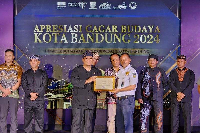 PT Kereta Api Indonesia Terima Penghargaan Apresiasi Cagar Budaya Kota Bandung 2024