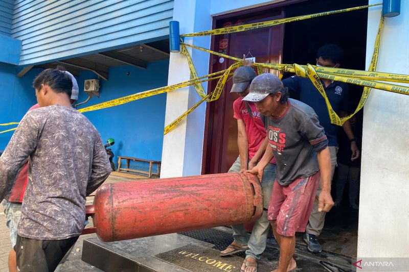 Puslabfor Polri bawa dua tabung gas dari tempat spa yang terbakar