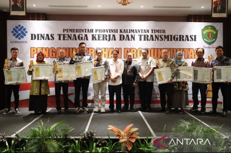 Pemprov Kaltim beri penghargaan perusahaan produktif dan berdaya saing