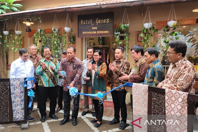 Wamenkop sebut koperasi batik solusi hadapi serbuan tekstil impor