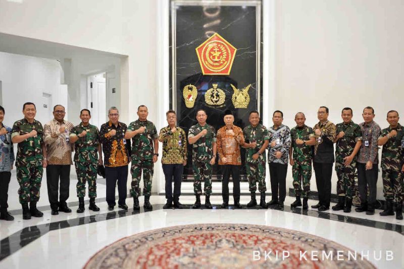 Menhub gandeng TNI mendukung angkutan natal-tahun baru