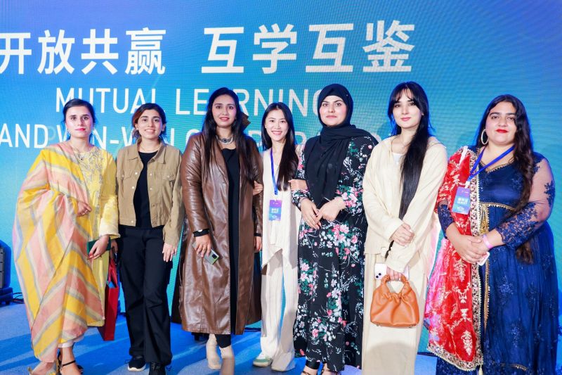 Sejumlah influencer internet populer dari ASEAN berkumpul di Hainan