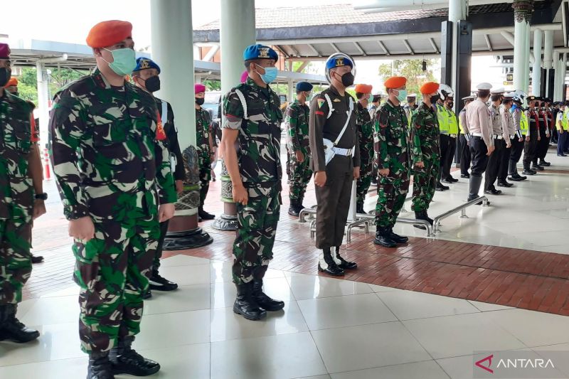 6205-petugas-dikerahkan-untuk-jaga-keamanan-di-bandara-soetta