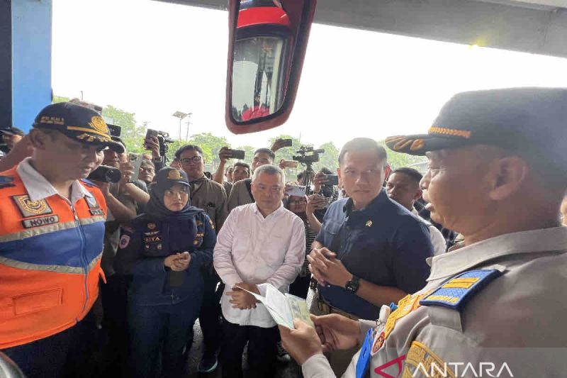 ahy-bersama-menhub-uji-kelaikan-bus-di-jateng-jelang-natal-tahun-baru