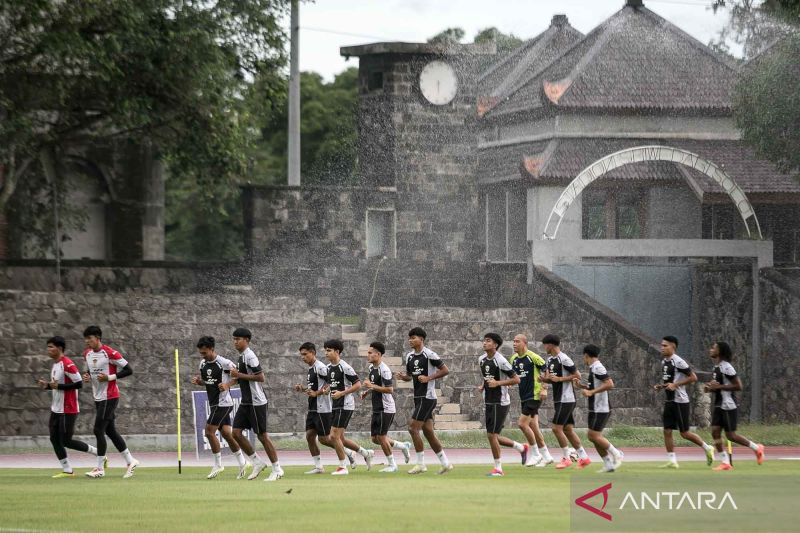 AJI SANTOSO: TIMNAS INDONESIA TAK BOLEH HANYA ANDALKAN MARSELINO LATIHAN TIMNAS INDONESIA JELANG ASEAN CUP 181224 YUD 2