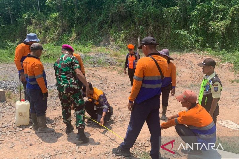 kai-tanjungkarang-tutup-21-perlintasan-sebidang-liar