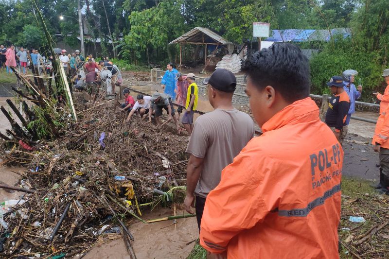 Banjir landa desa di dua kecamatan di Kabupaten Kediri