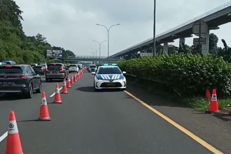 diskresi-kepolisian-contraflow-di-tol-jagorawi-arah-jakarta-ditutup