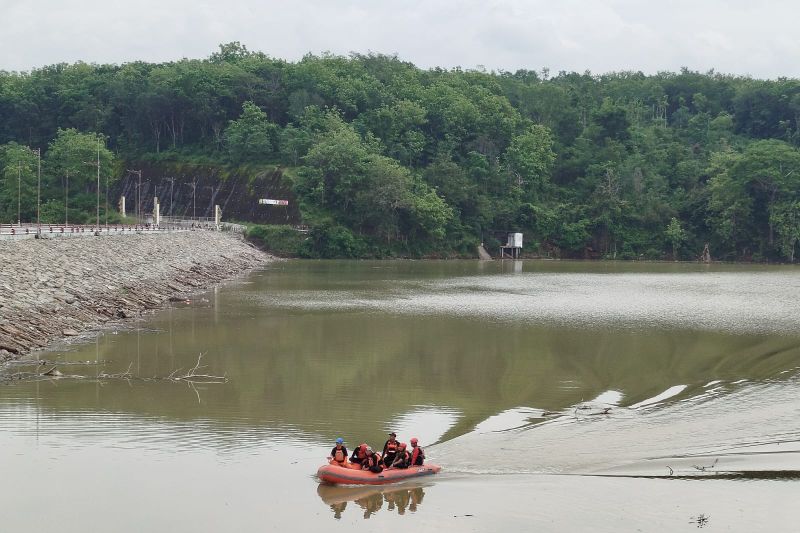 Basarnas gelar operasi pencarian korban tenggelam di Waduk Bendo