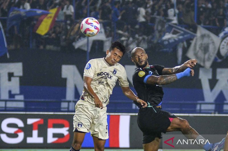 PERSIB BANDUNG NAIK KE PUNCAK KLASEMEN SEUSAI TEKUK PERSIS SOLO 1-0 PERSIB BANDUNG MENANG ATAS PERSITA 221224 RAI 3