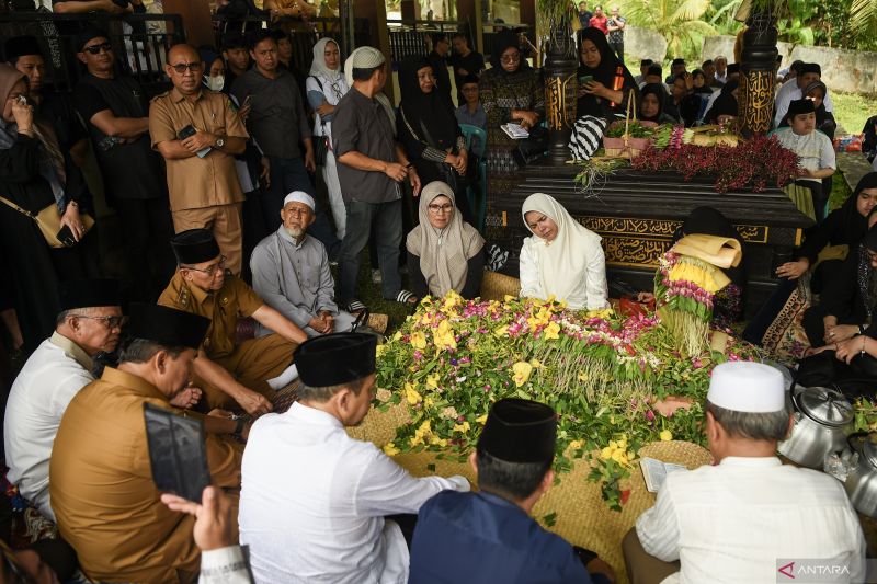 sosok-mantan-gubernur-kaltim-awang-faroek-ishak-yang-kini-tutup-usia