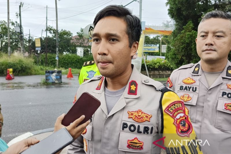 polisi-27-ribu-kendaraan-masuk-jalur-wisata-puncak-saat-one-way-natal