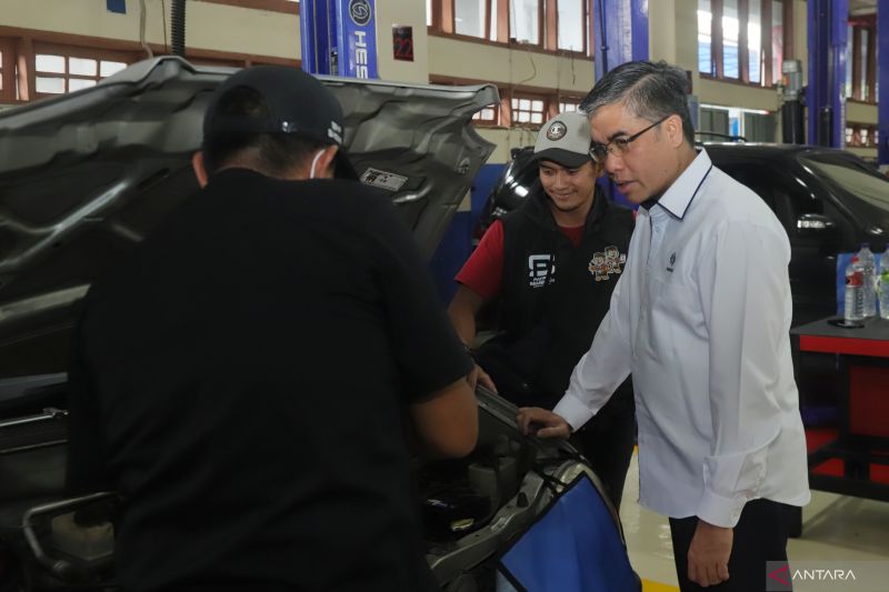 Kemnaker hadirkan program servis kendaraan gratis di Bandung 