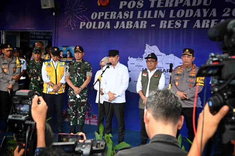 menhub-dan-menteri-pmk-tinjau-transportasi-tol-jakarta-cikampek