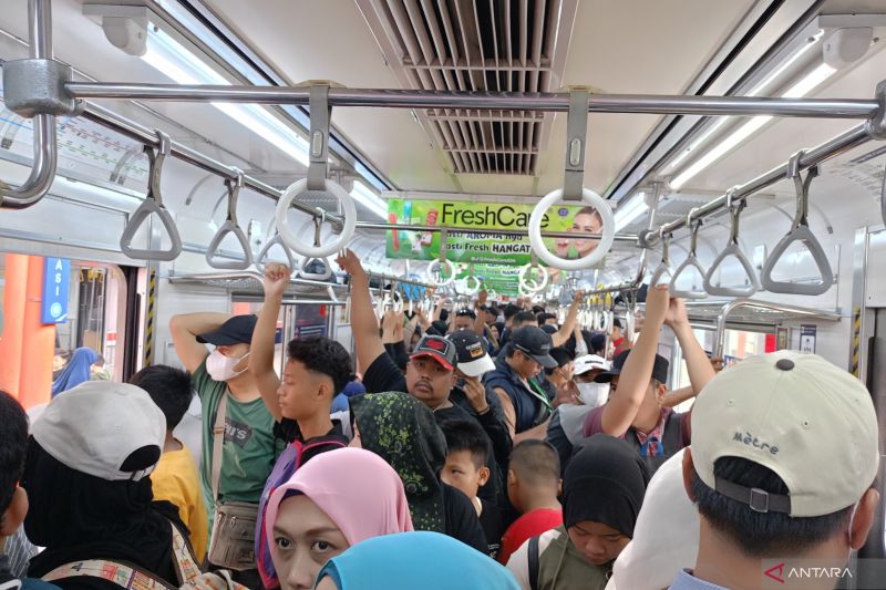 berdesakan-di-krl-apakah-dapat-membatalkan-puasa-ramadhan