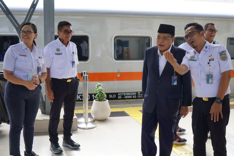 Komitmen KAI Hadirkan Perjalanan Aman dan Nyaman Selama Nataru 2024/2025, Komisaris Utama KAI Said Aqil Siroj Tinjau Fasilitas Stasiun Pasar Senen