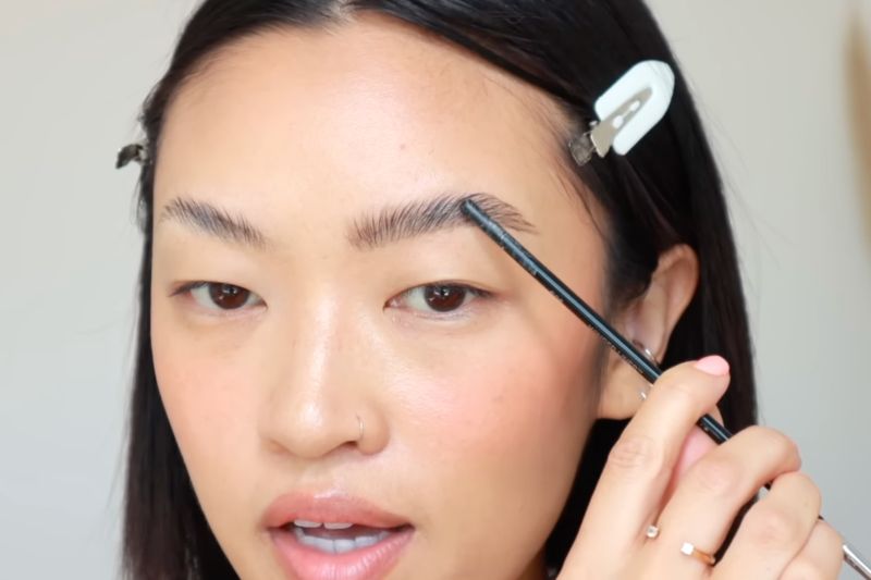 cara-tumbuhkan-dan-tebalkan-alis-secara-alami-dengan-bahan-rumahan