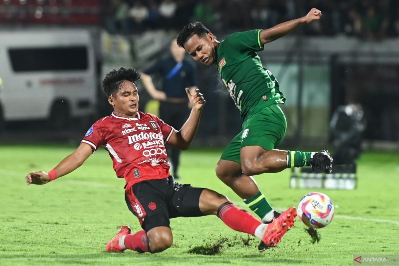 KLASEMEN DAN HASIL LIGA 1 SABTU: PERSEBAYA MASIH DI POSISI TERATAS BALI UNITED LAWAN PERSEBAYA SURABAYA 281224 FIK 1