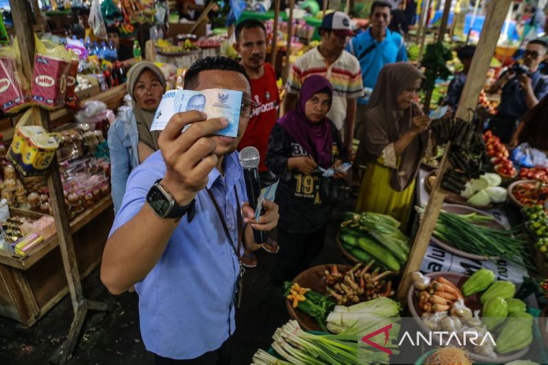 Bank Indonesia sosialisasikan keaslian uang rupiah kepada pedagang pasar