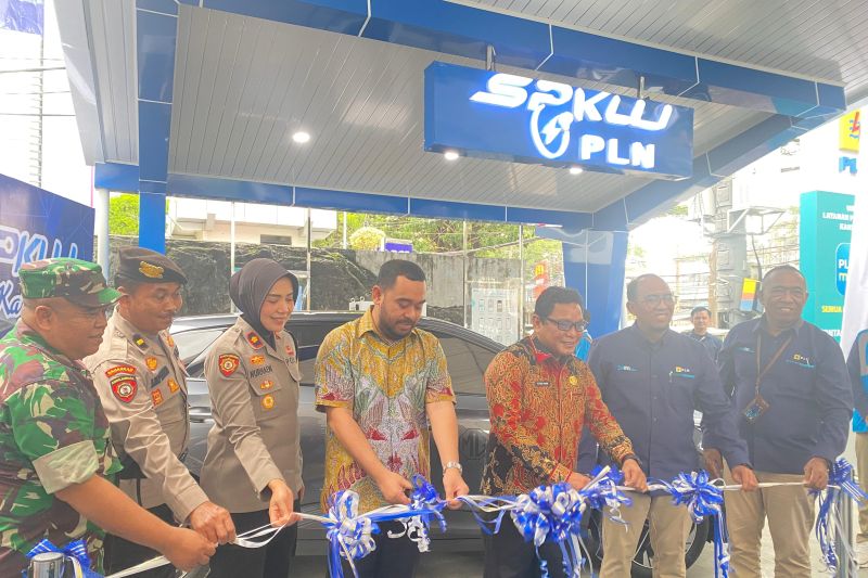 pln-uid-sulselrabar-resmikan-spklu-ke-61-di-makassar