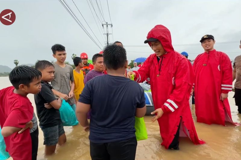 Pemprov Sulsel berikan bantuan korban banjir di Pangkep dan Makassar