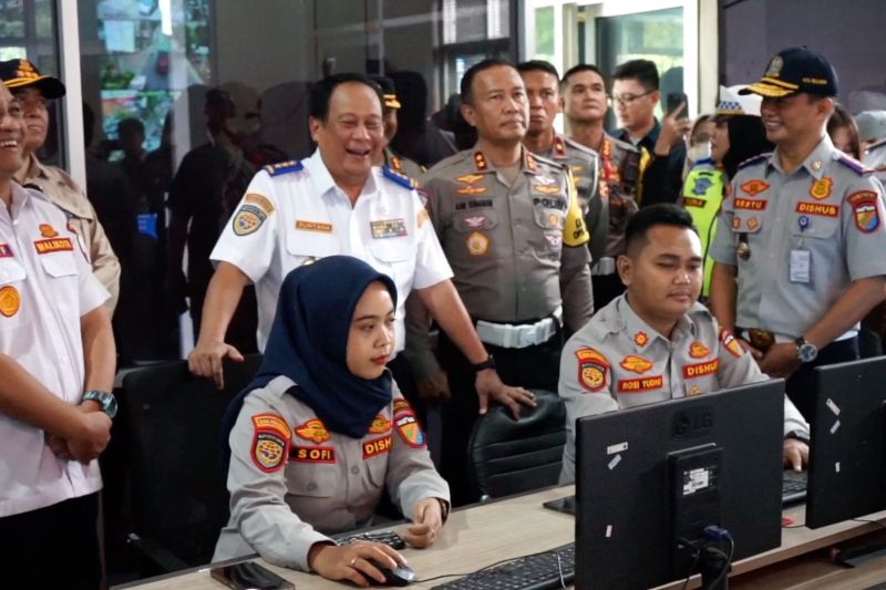 wamenhub-dan-kakorlantas-tinjau-kesiapan-bus-di-terminal-pekalongan