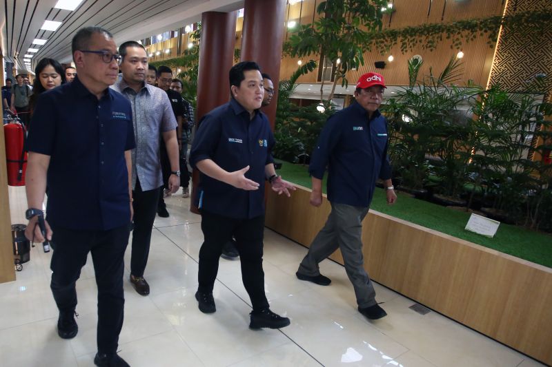 menteri-bumn-meninjau-terminal-khusus-umroh-di-bandara-soekarno-hatta