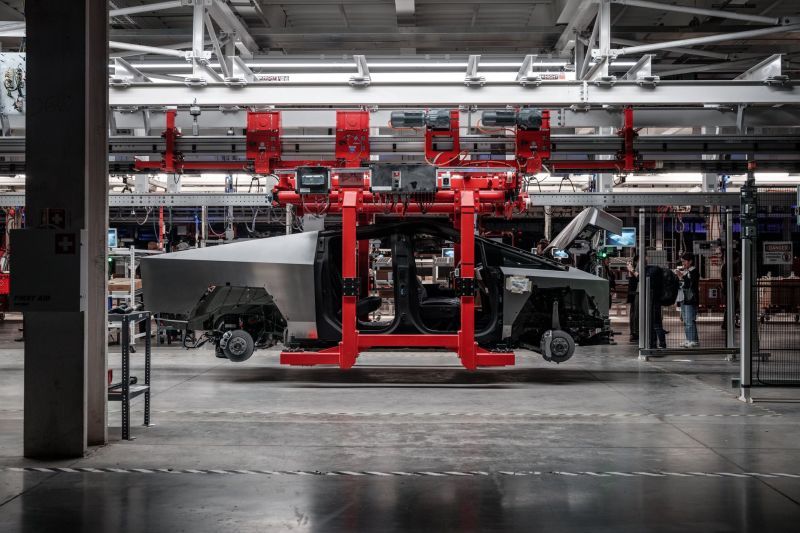 tesla-sesuaikan-produksi-kendaraan-menyusul-penurunan-permintaan