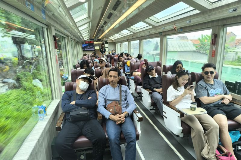 Antusias penumpang gunakan kereta panoramic di Jember tinggi 