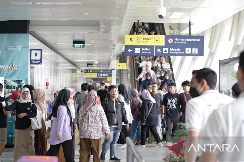 pengguna-lrt-naik-132-persen-tahun-baru-karena-integrasi-transportasi