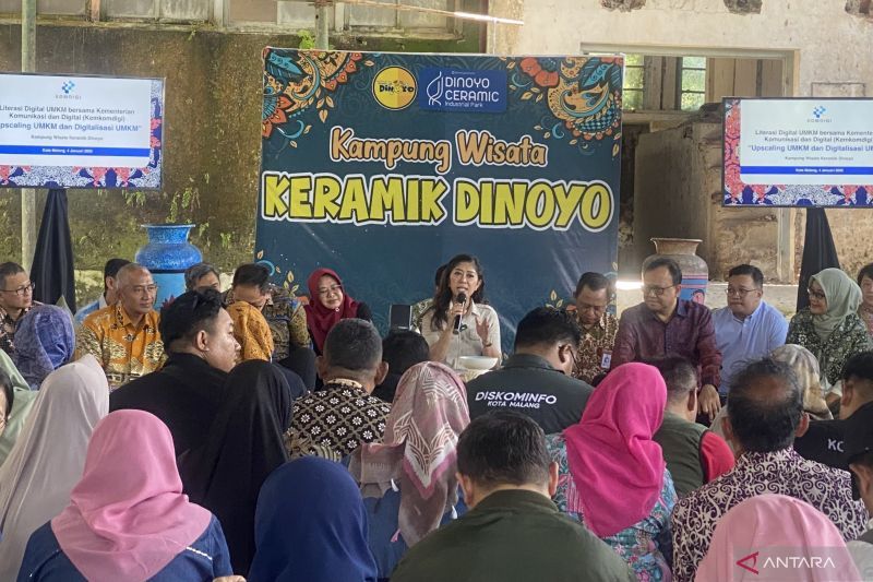 Menkomdigi bahas pentingnya digitalisasi bersama UMKM Kampung Keramik