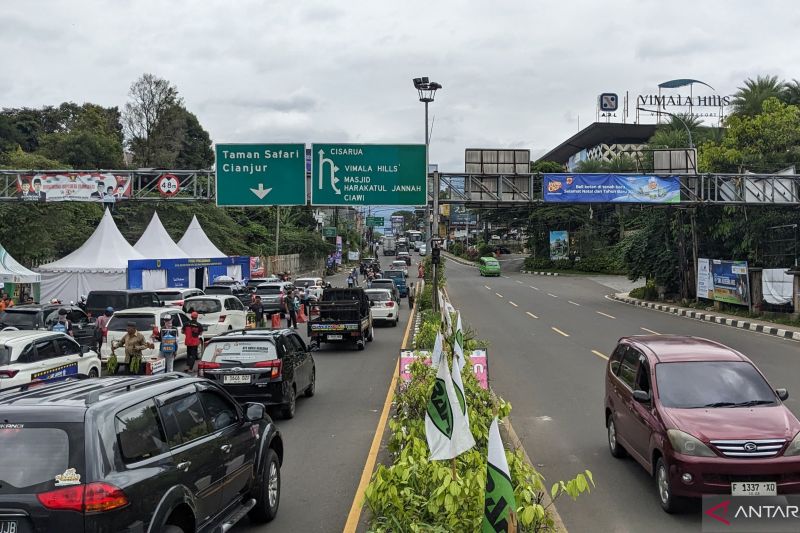 sebanyak-11-juta-kendaraan-melintas-di-jalur-puncak-natal-tahun-baru