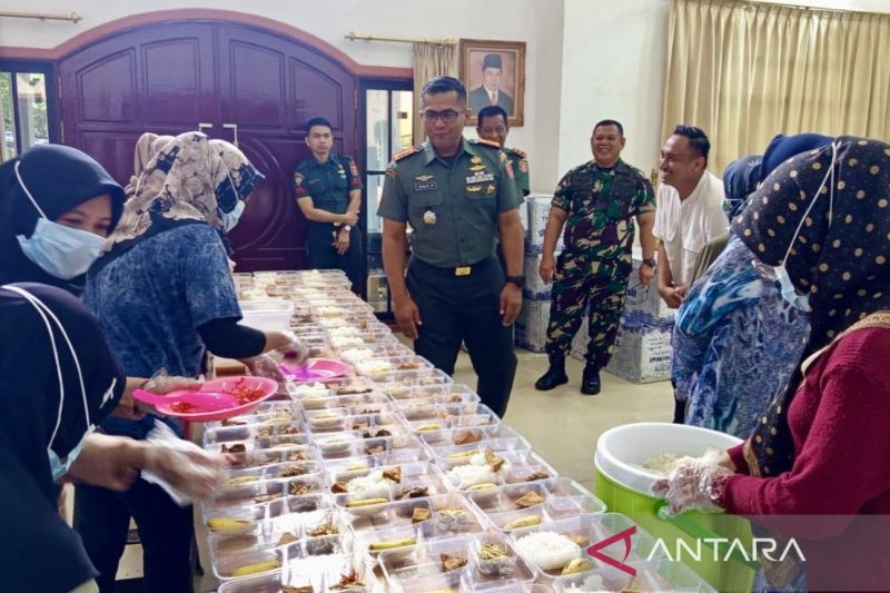 Kodam Mulawarman salurkan makan bergizi gratis di Banjarmasin-Nunukan