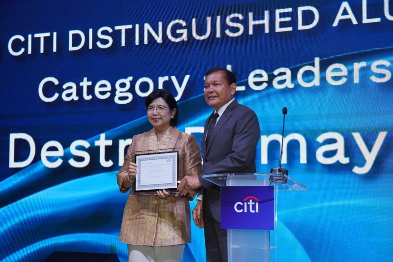 Deputi Gubernur Senior BI dapat penghargaan dari Citi Indonesia 