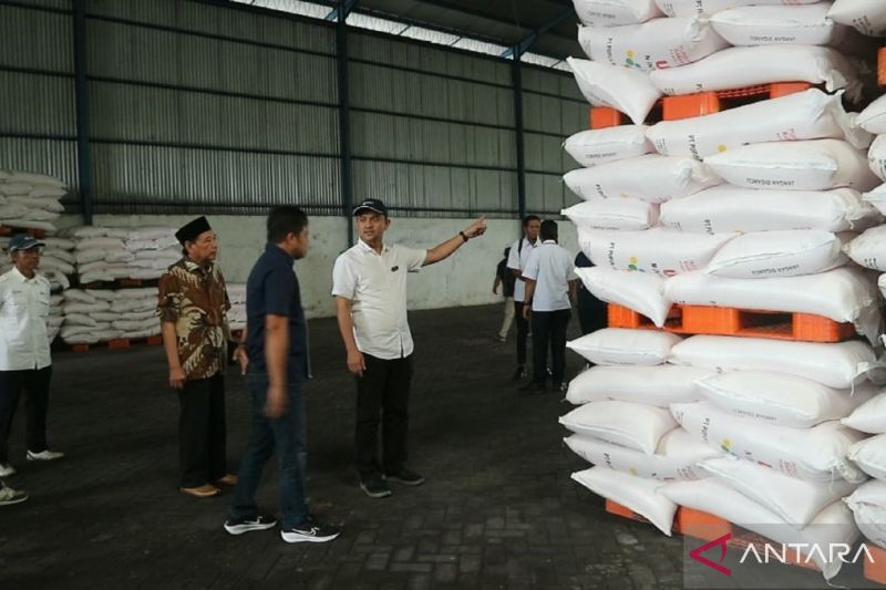 pupuk-indonesia-pastikan-stok-pupuk-subsidi-untuk-petani-di-ngawi-aman