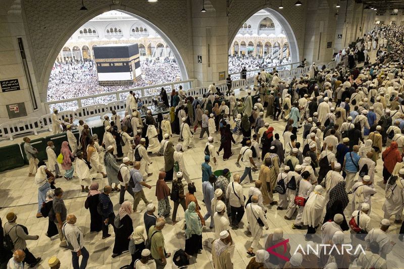 Saudi beri sanksi ke penduduk yang mengangkut 99 orang tanpa izin haji