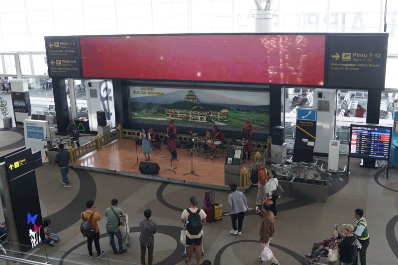 pemprov-bandara-kualanamu-suguhkan-pertunjukan-musik-di-area-terminal