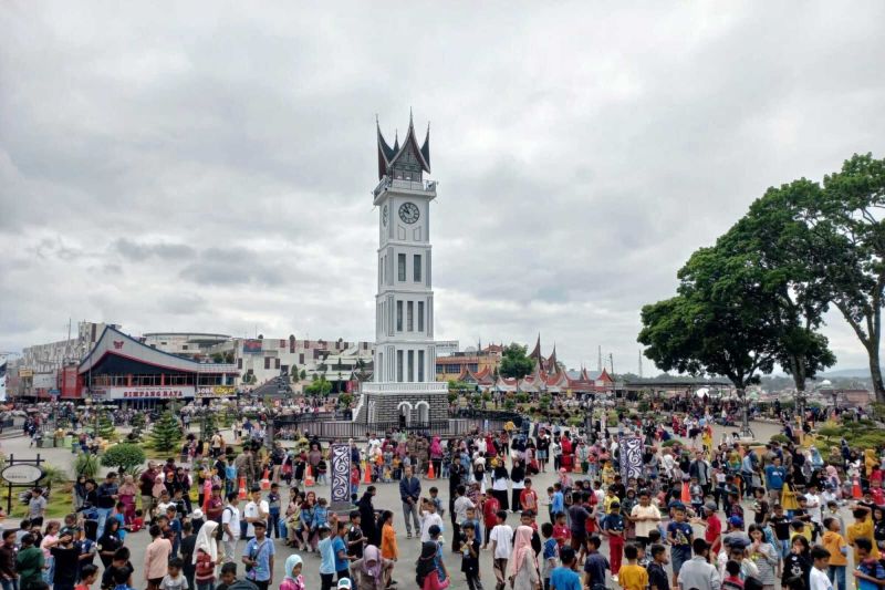 jumlah-wisatawan-ke-bukittinggi-capai-764640-pengunjung-pada-2024