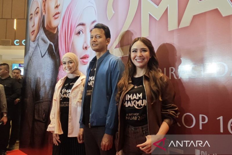 Amanda Manopo pakai hijab dalam film 