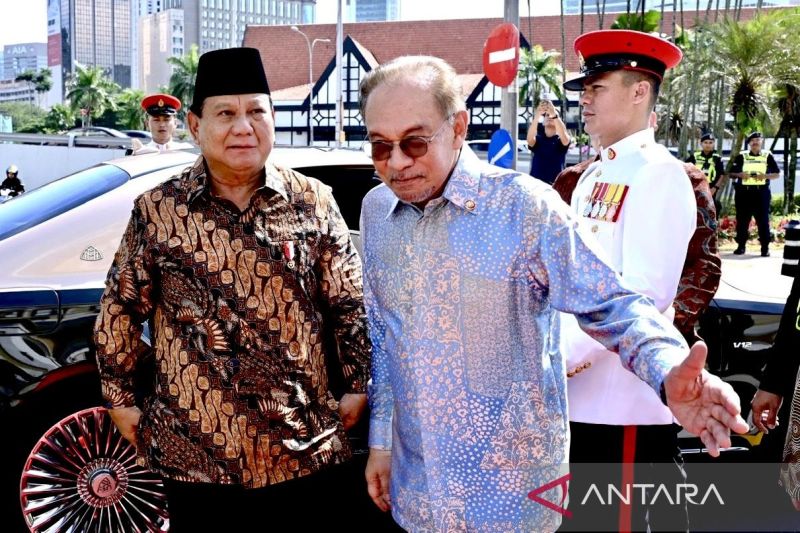 Terpopuler, Prabowo tiba di Malaysia hingga sembilan polisi dipecat