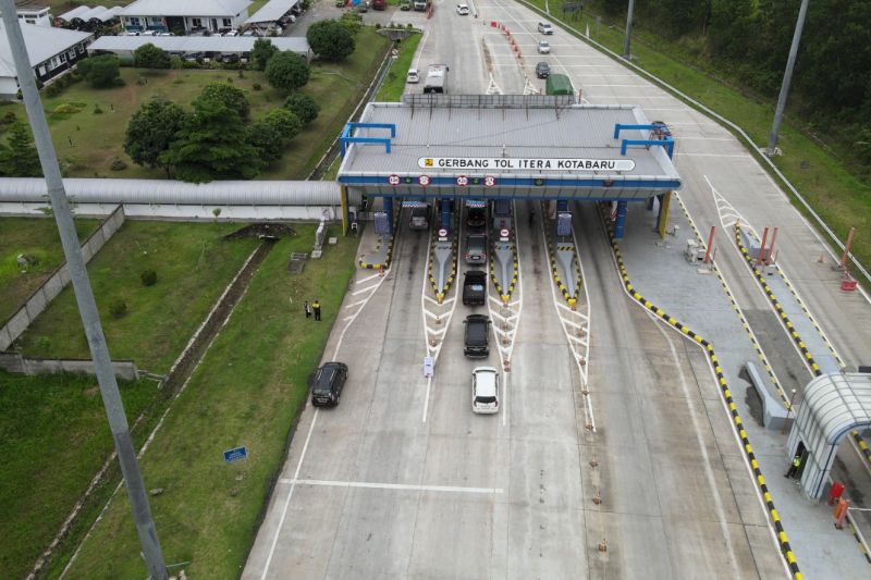 691600-mobil-lintasi-tol-bakauheni-terbanggi-selama-natal-tahun-baru