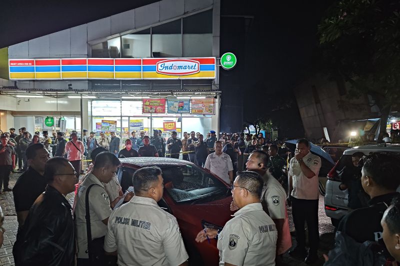 Rekonstruksi titik pertama penembakan bos rental di depan Indomaret 