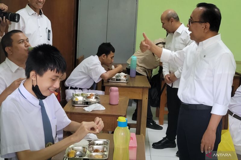 55 siswa SLB Cahaya Jaya Jakarta antusias nikmati Makan Bergizi Gratis