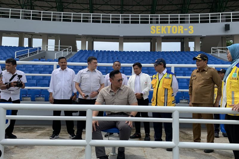 menko-ahy-renovasi-sejumlah-stadion-di-jatim-demi-penuhi-standar-fifa