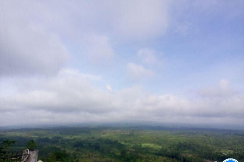 Semeru beberapa kali erupsi dengan tinggi letusan hingga 700 meter