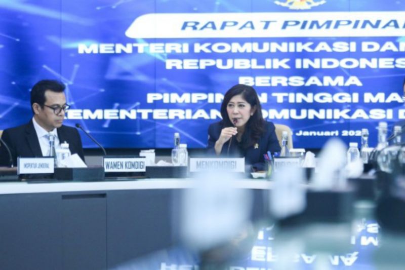 Menkomdigi minta pejabat dan aparat kementerian kompak dalam bekerja